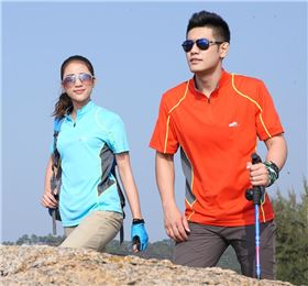 焦点娱乐T恤模特展示